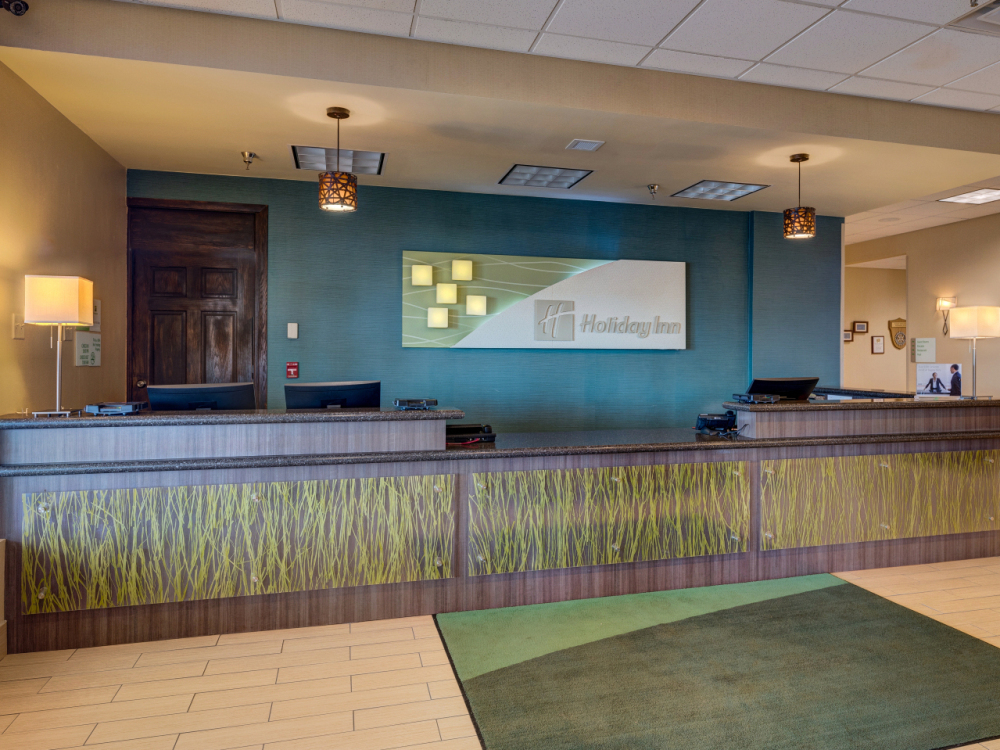 Spearfish Holiday Inn Front Desk
